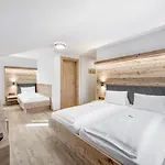 Schroll Hotel 3*