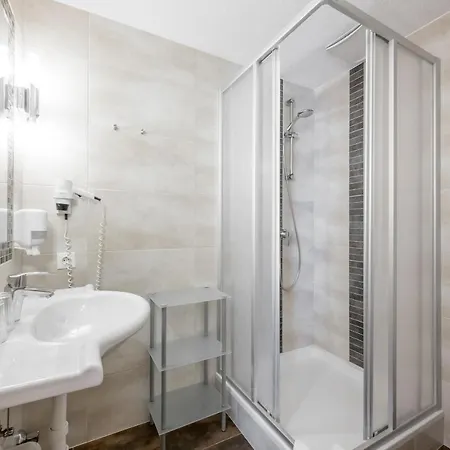 ホテル Schroll 3*