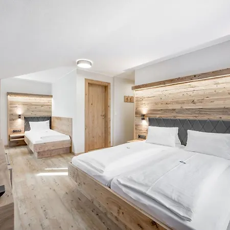 Schroll Hotel 3*